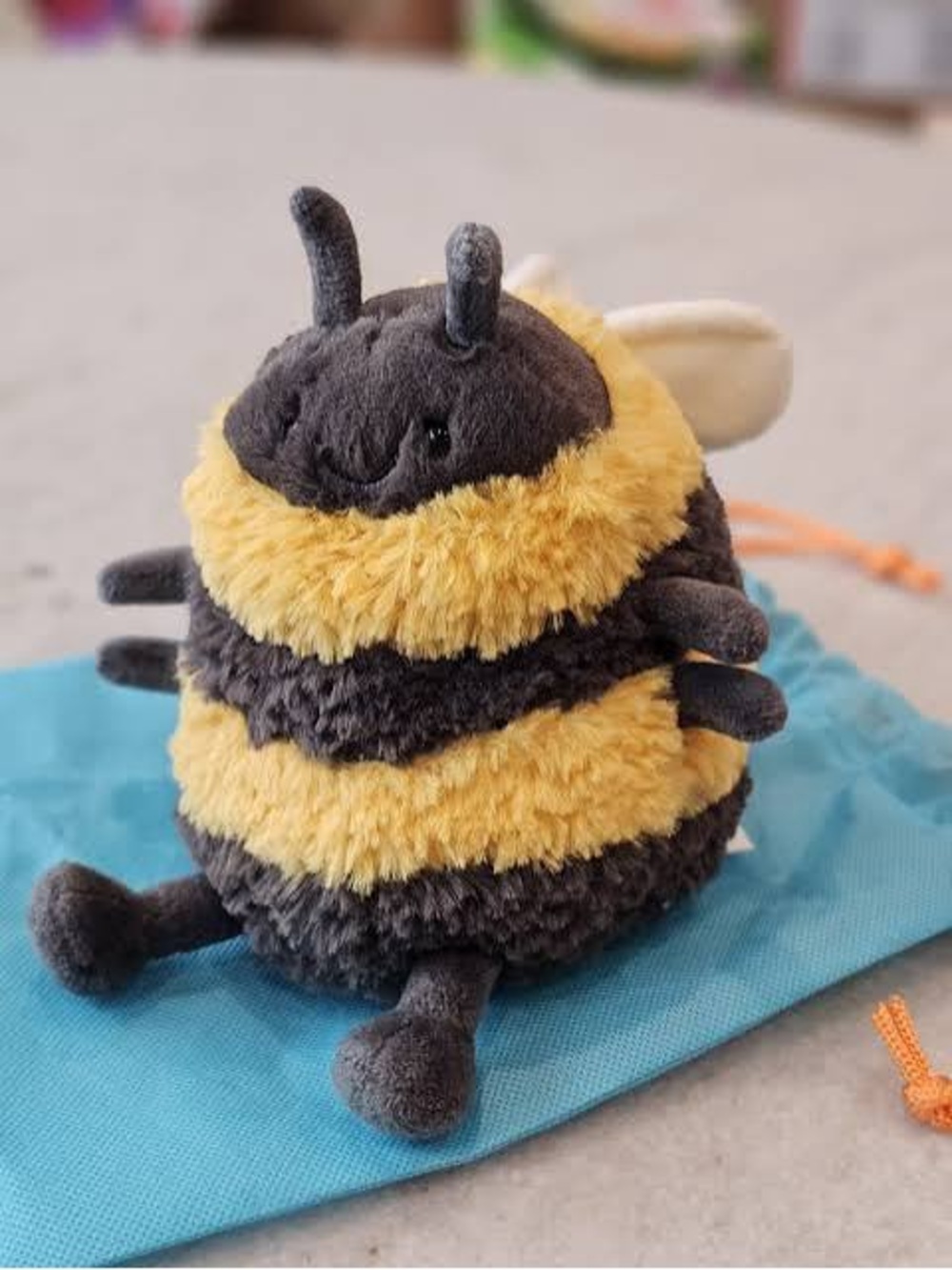 Albee bee Jellycat nwt authentic 100% comes gift wrapped